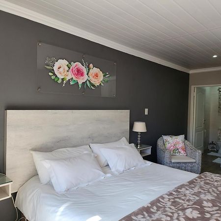 Schnehage Self Catering Apartment บลูมฟอนเทน ภายนอก รูปภาพ