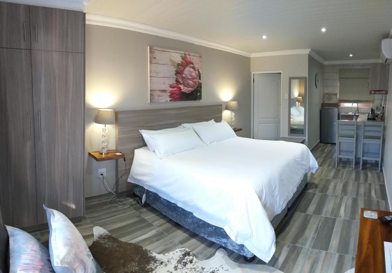 Schnehage Self Catering Apartment บลูมฟอนเทน ภายนอก รูปภาพ