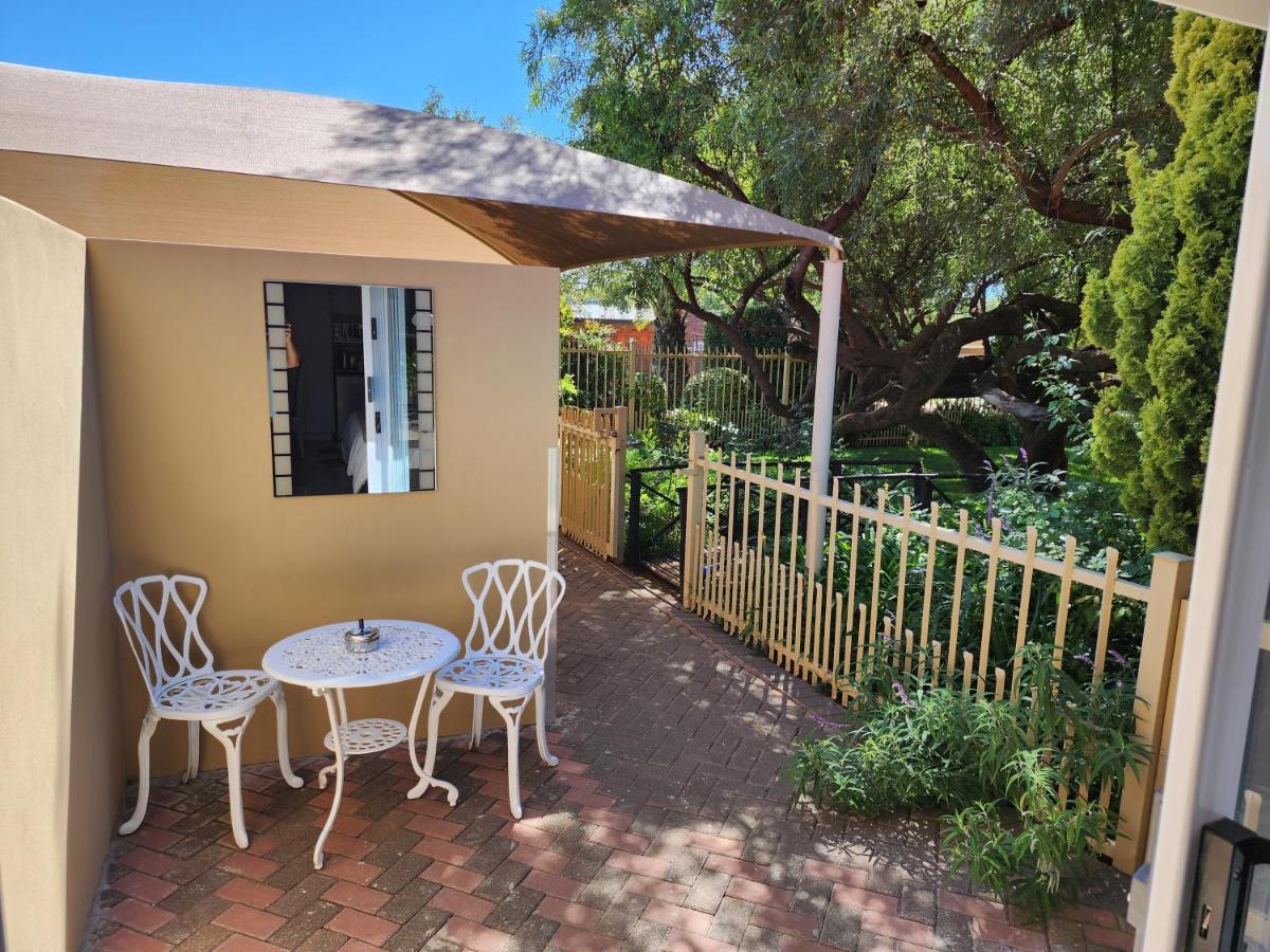 Schnehage Self Catering Apartment บลูมฟอนเทน ภายนอก รูปภาพ