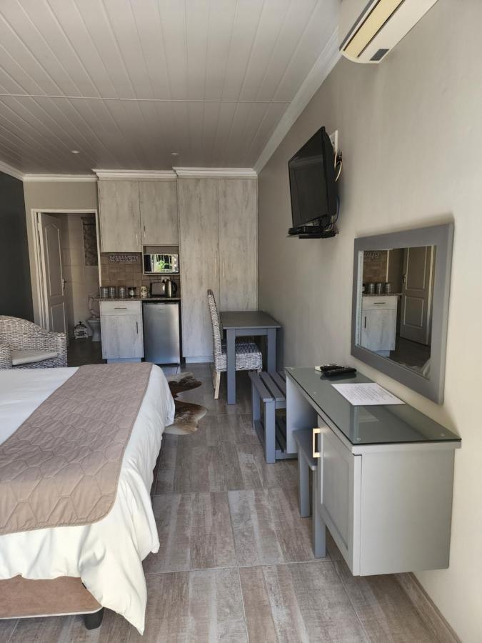 Schnehage Self Catering Apartment บลูมฟอนเทน ภายนอก รูปภาพ